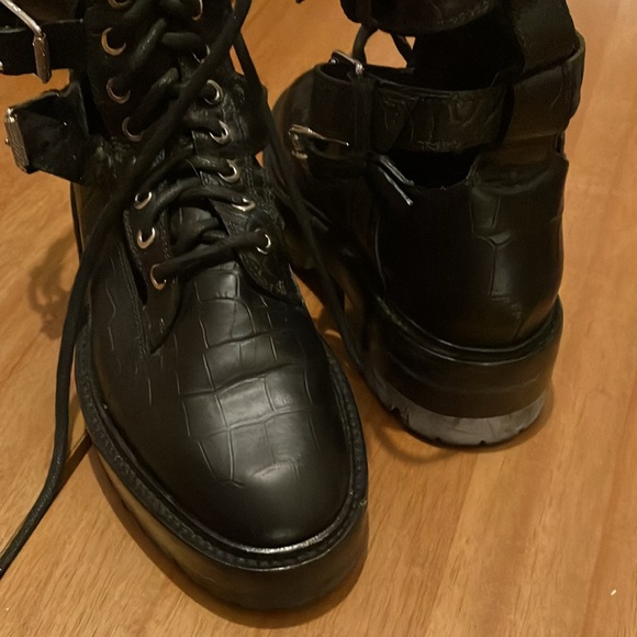 AMIRI CUT OUT COMBAT BOOT - Picture 10 of 12